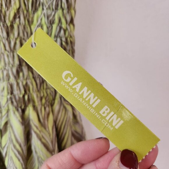 NWT Gianni Bini 100% Silk Y2K Nineties Tank Top Blouse Smocked Lime Green Size 8 - Picture 4 of 8